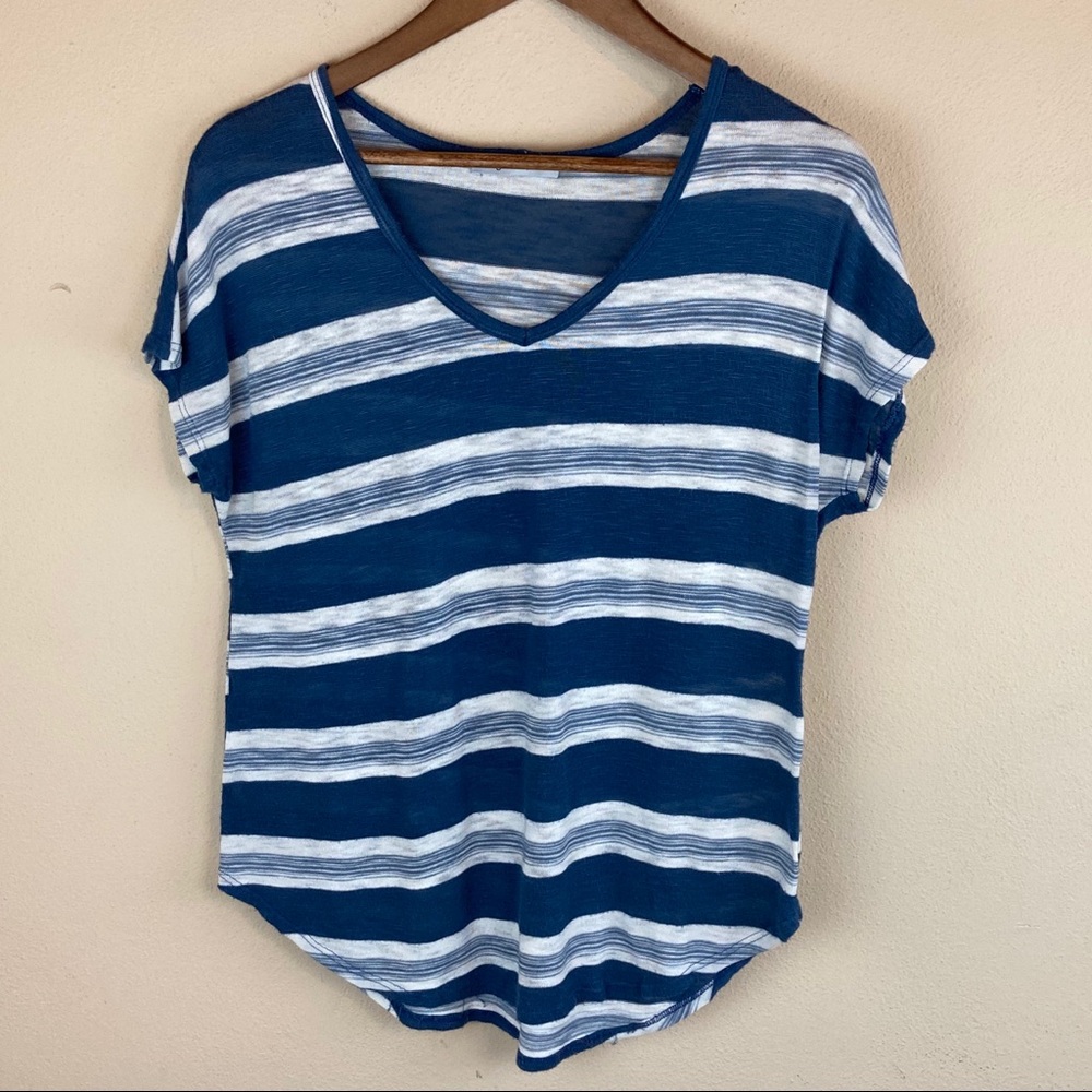 Gaze Striped Short Sleeve V-neck Top